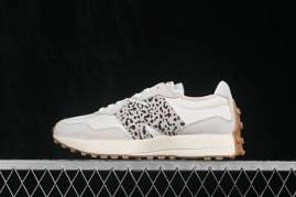 Picture of New Balance 327 _SKUfw23954349984147962fw
